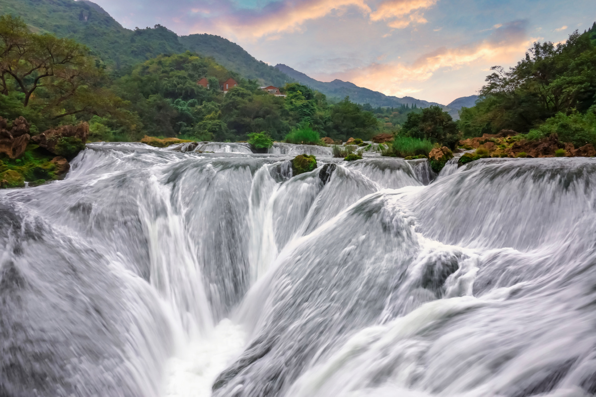 黄果树景区银链坠潭瀑布