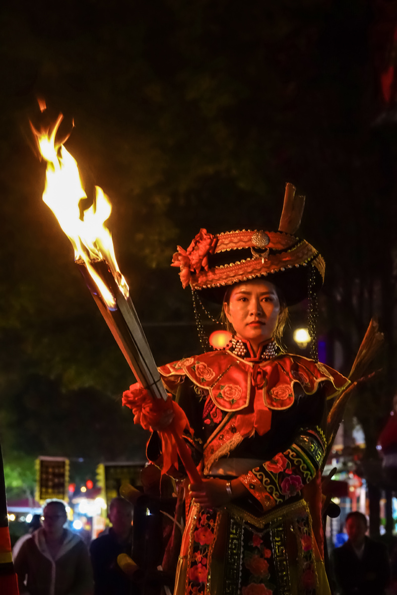 彝人古镇祭火仪式