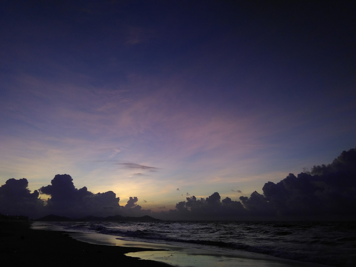 完全没有修过,凌晨的海边真的好美