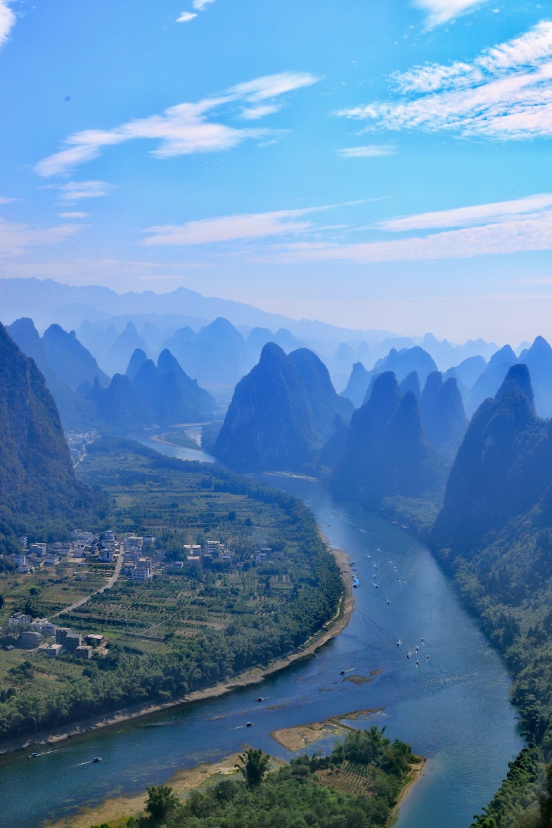 漓江第一湾桂林阳朔登相公山俯瞰漓江