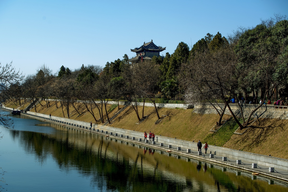 春到人间美丽的西安护城河休闲公园