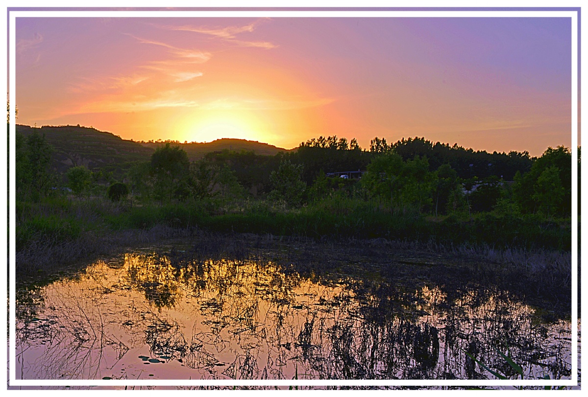 夕阳西下的玉皇阁水库库区