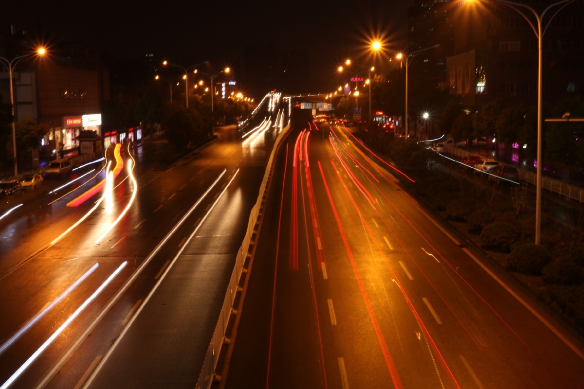 武汉天桥下的车流夜景