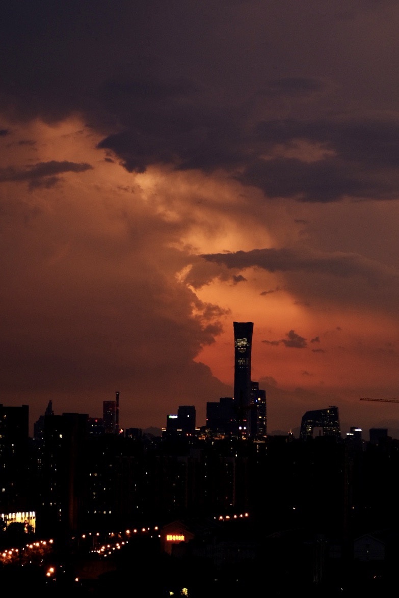 北京傍晚的火烧云东五环外视角