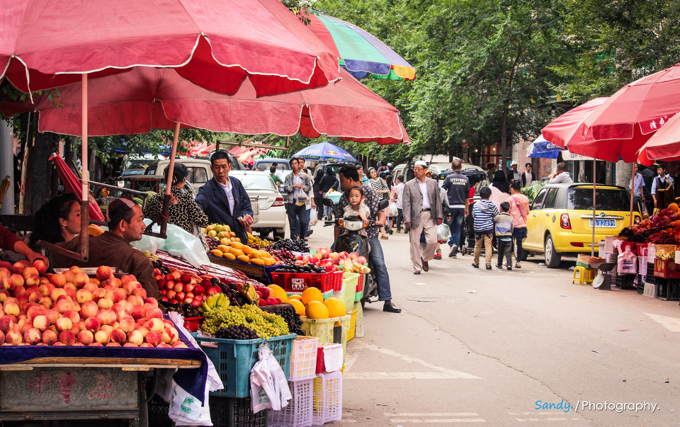 淡之喧嚣 br /> 殊不知,你我追求的宁静生活往往就在市侩嘈杂的背后.