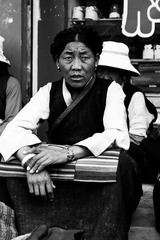 2011-西藏-拉孜妇女肖像