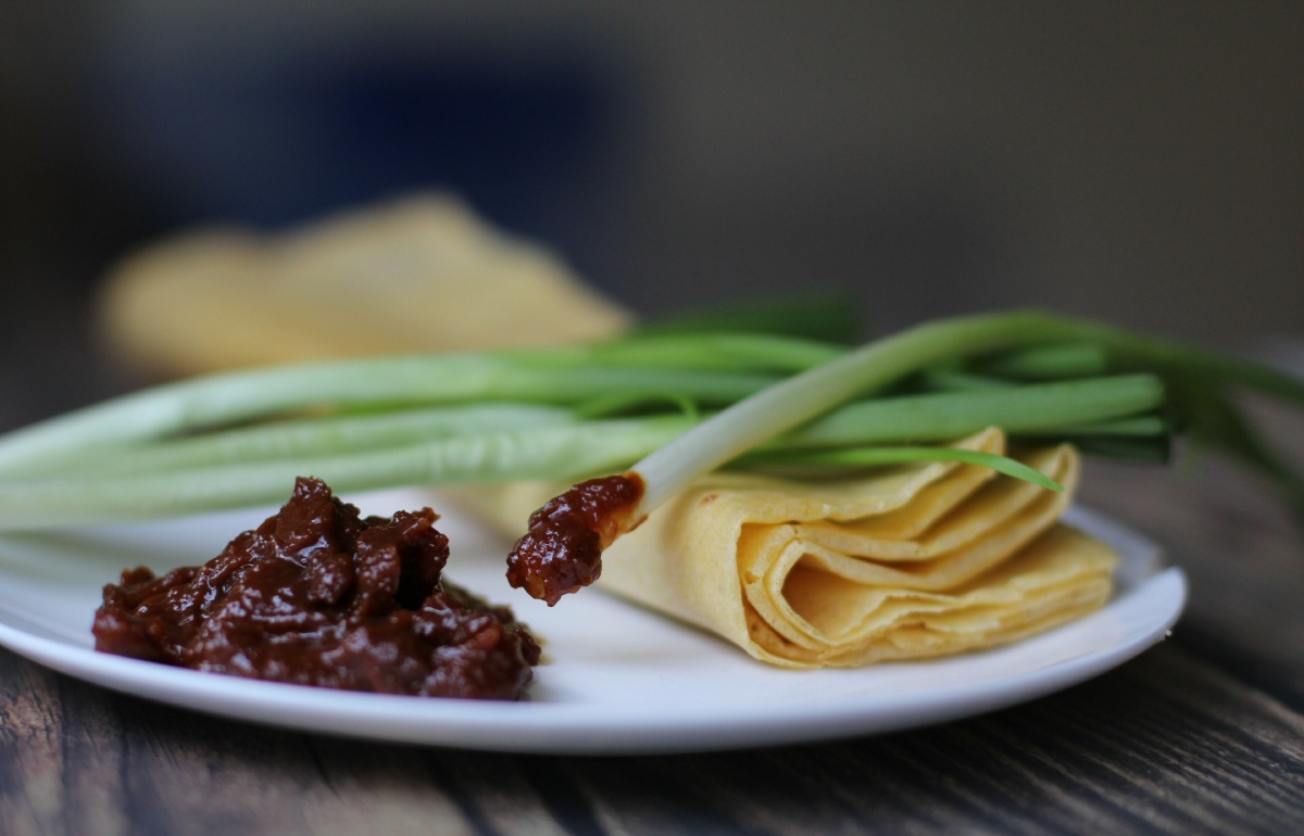 春节过后满腹油脂,来一个煎饼卷葱,这清爽只有山东人懂得.