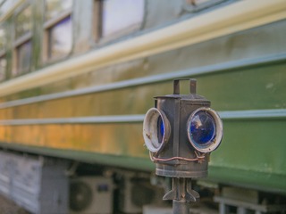 440087