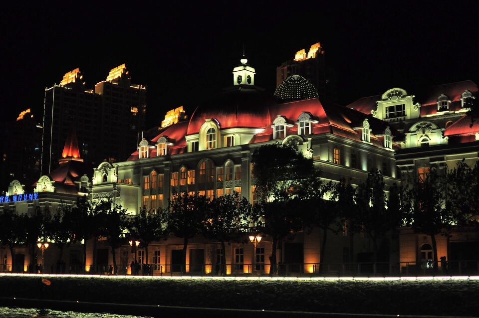 海河畔夜景二<br />
