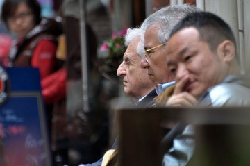 静坐的老人二