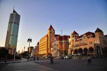 夕阳下的广场