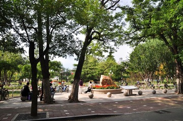 天津五大道的街边公园