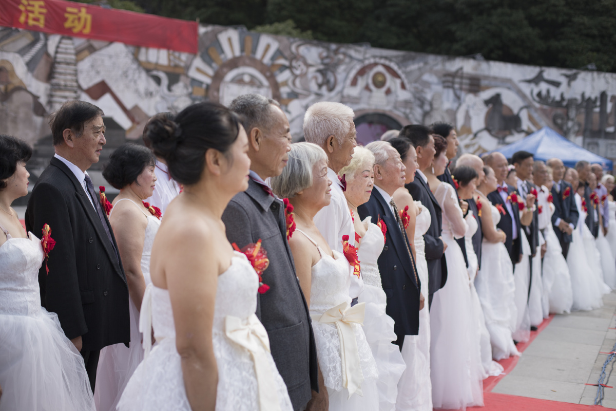 桂林七星公园金婚银婚老人婚礼现场