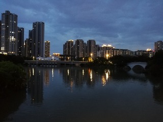 2723051