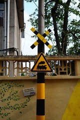 898494