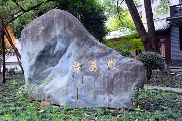 900230