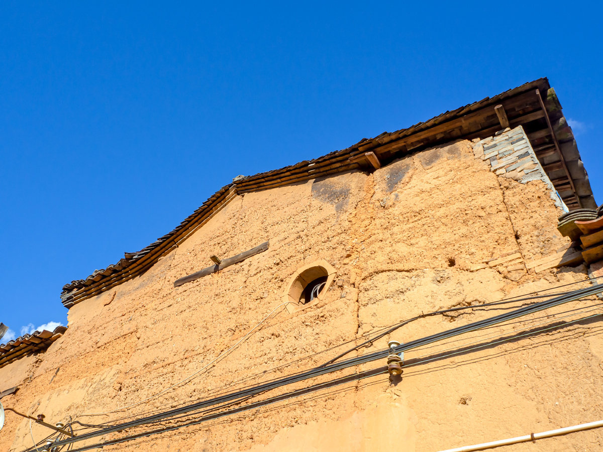 松阳杨家堂村古老的黄土墙