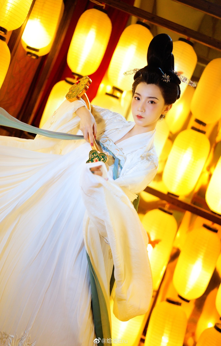 银睿姬那会儿我在上元节百花选艳中夺得花魁一时风靡洛阳摄影给给eru