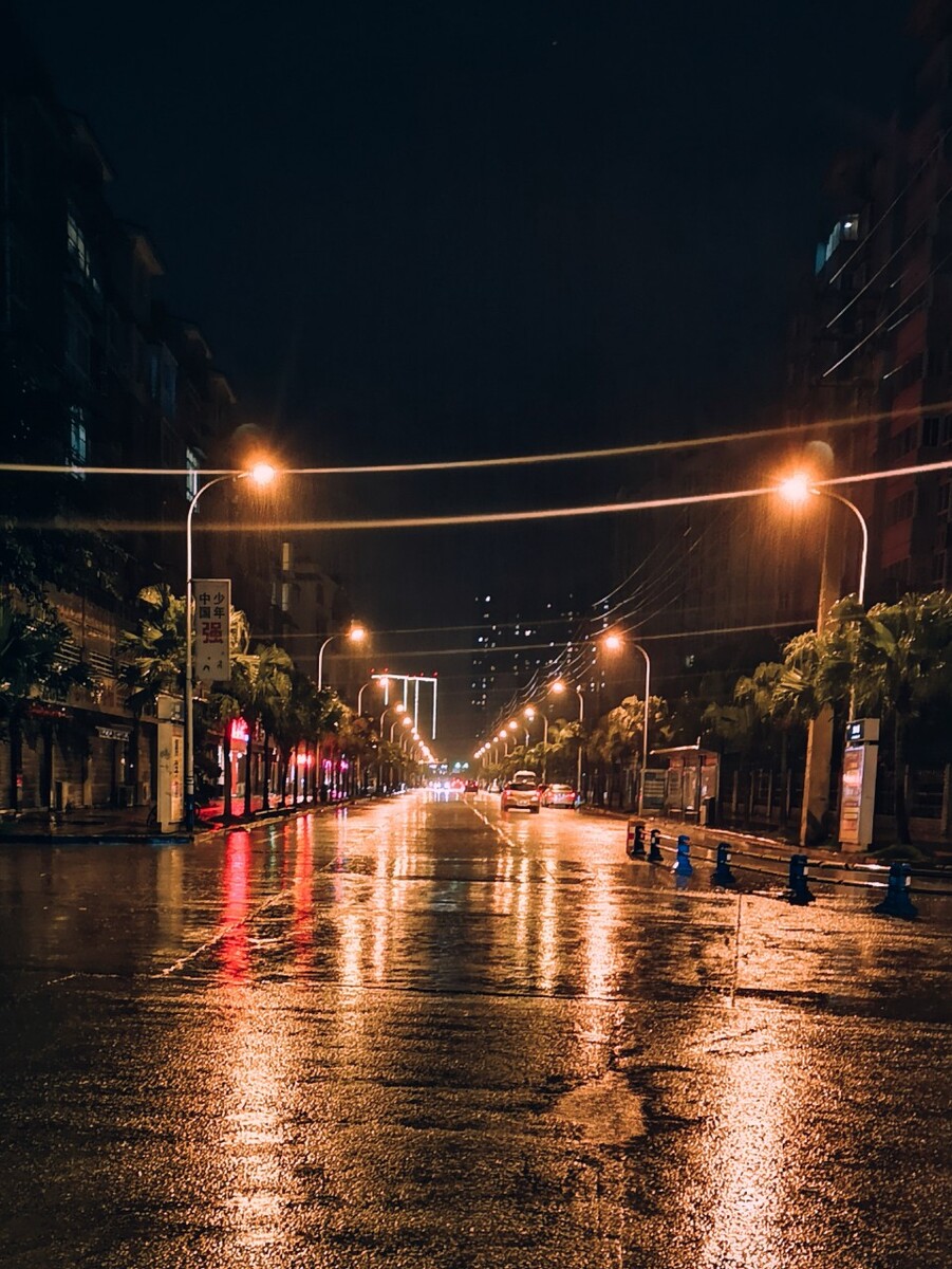 雨夜的街道