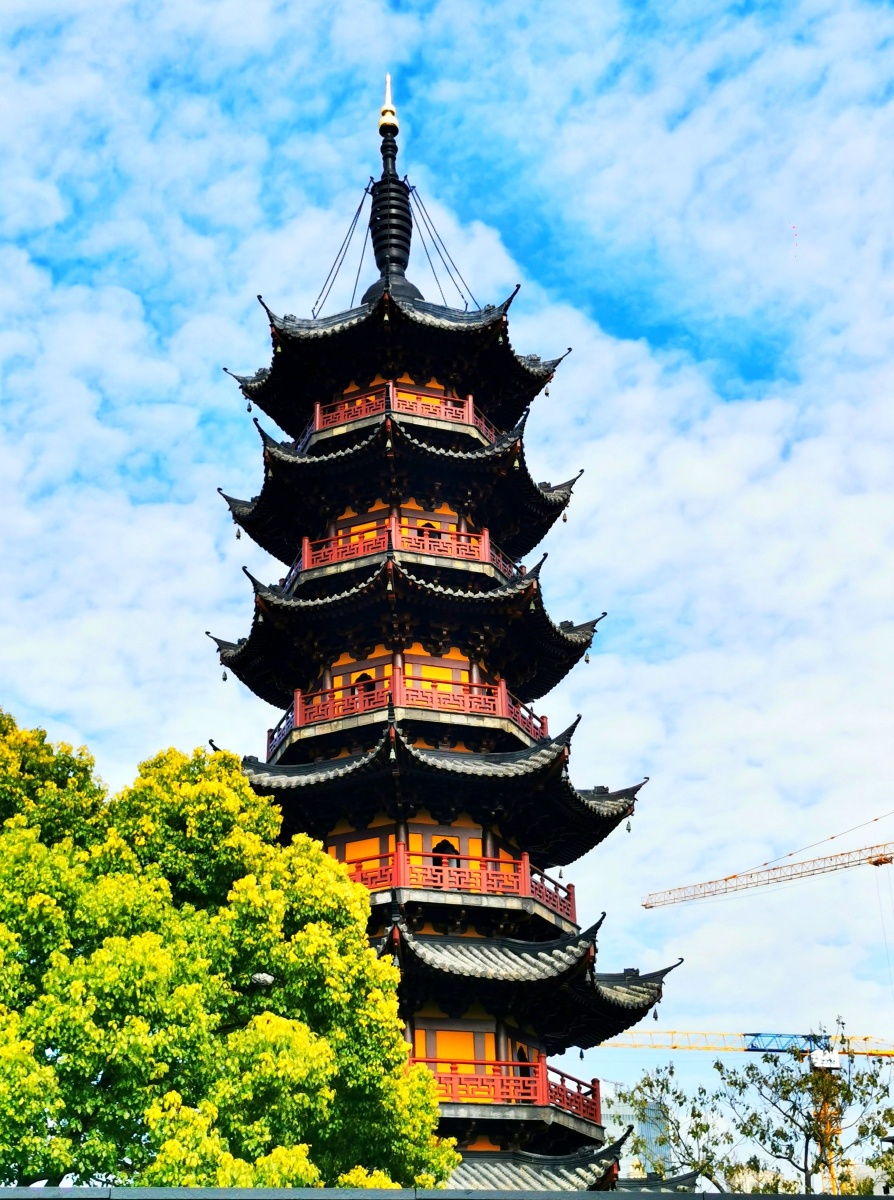 上海冬日里的龙华塔