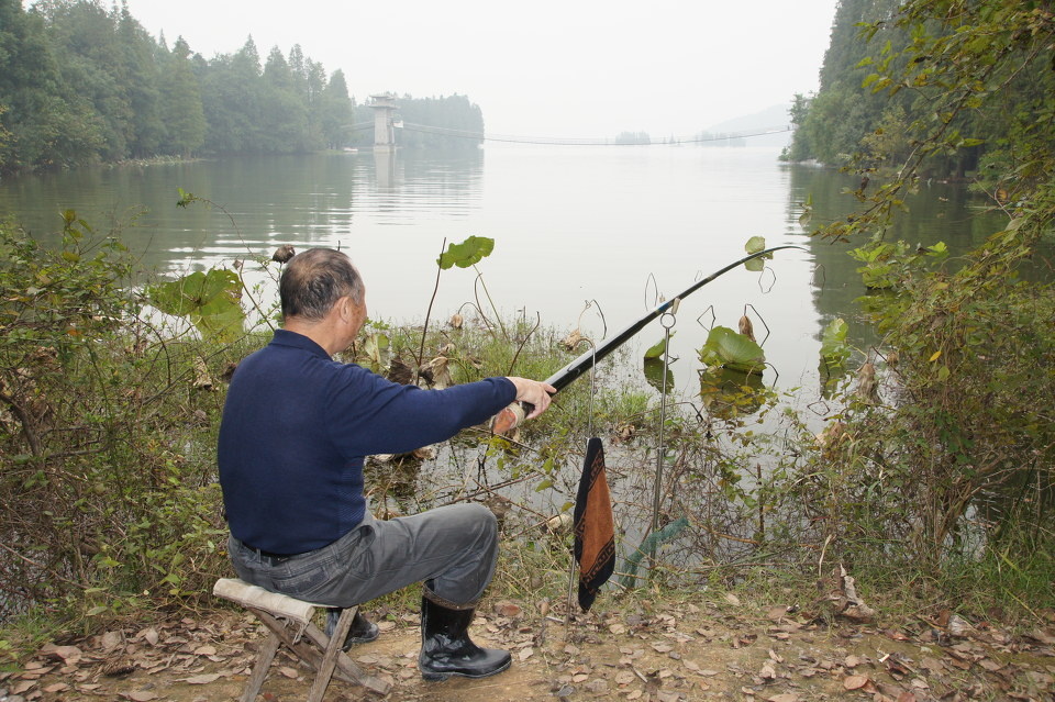 钓鱼翁