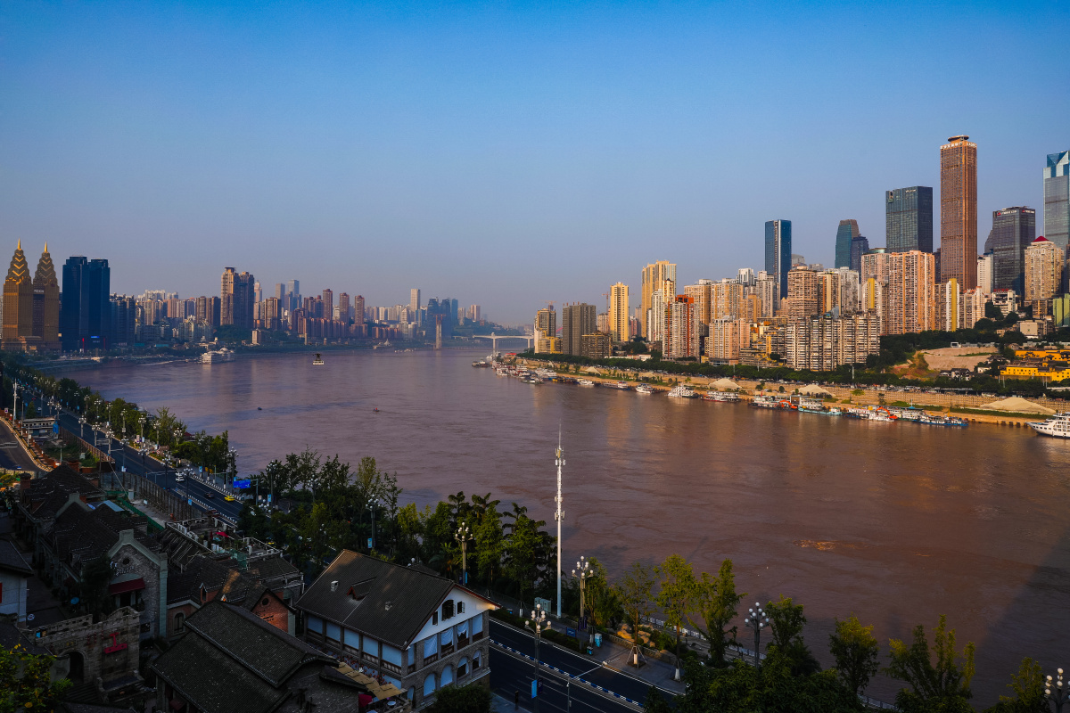 晨光下的雾都摄于重庆市南岸区龙门浩老街星光观景台