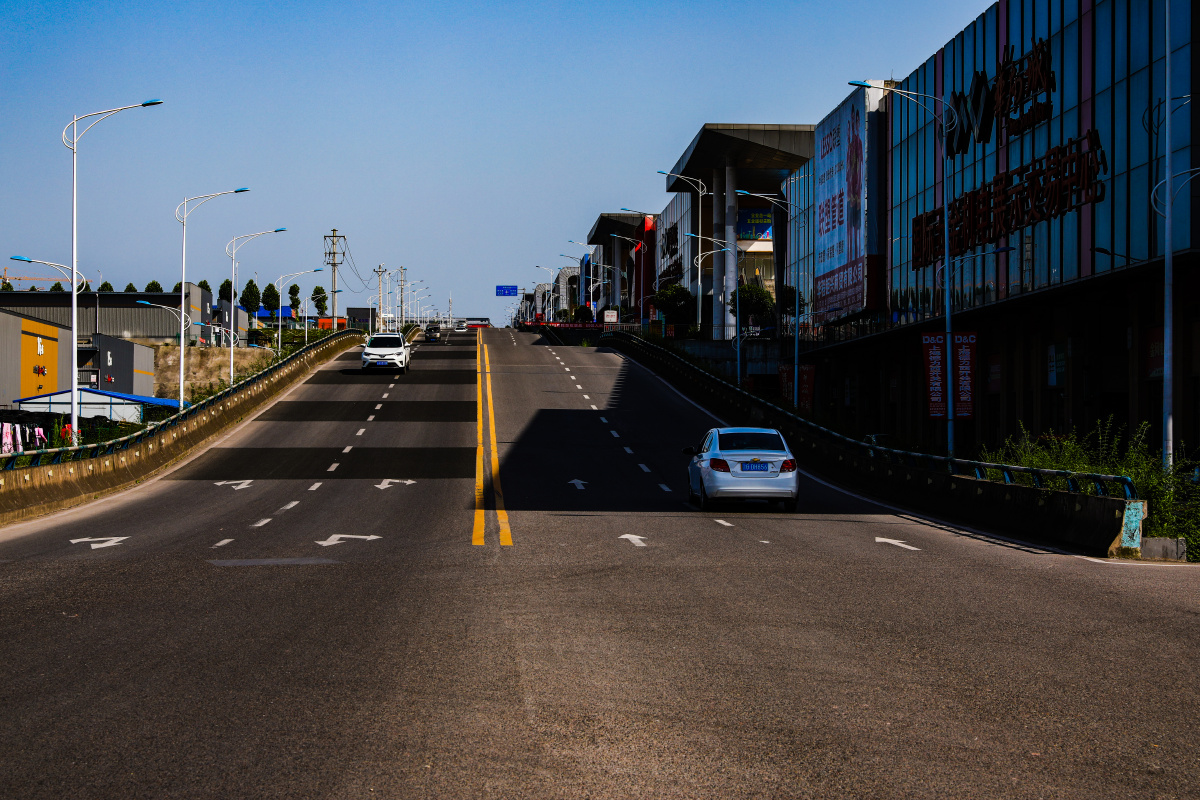 波浪路摄于重庆华南城物流园
