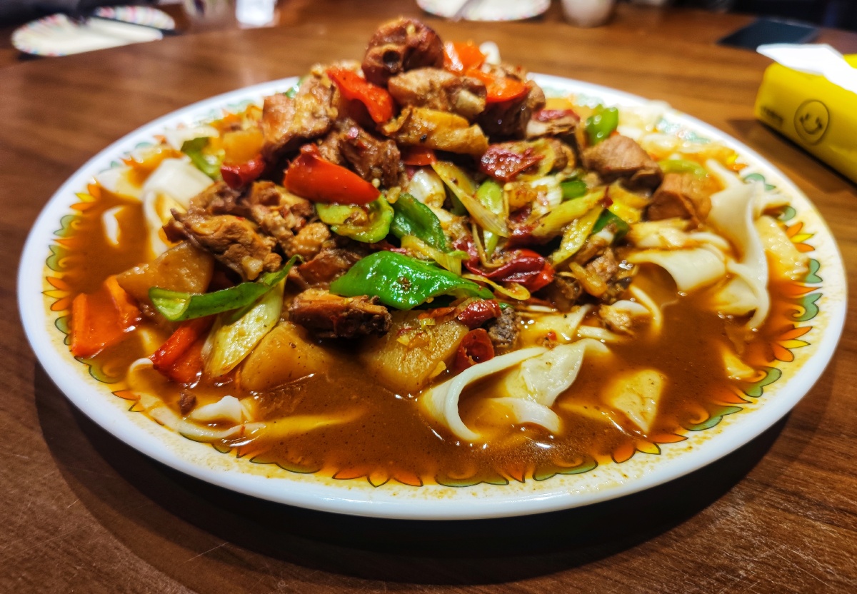 自认为新疆菜系中鸡肉类最能打的两款大盆鸡和椒麻鸡小米10至尊版拍摄