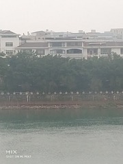 285563