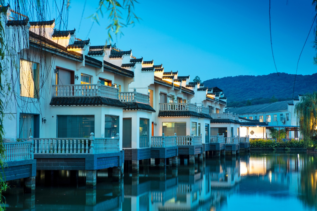 夜景武汉东湖村隐湖里民宿