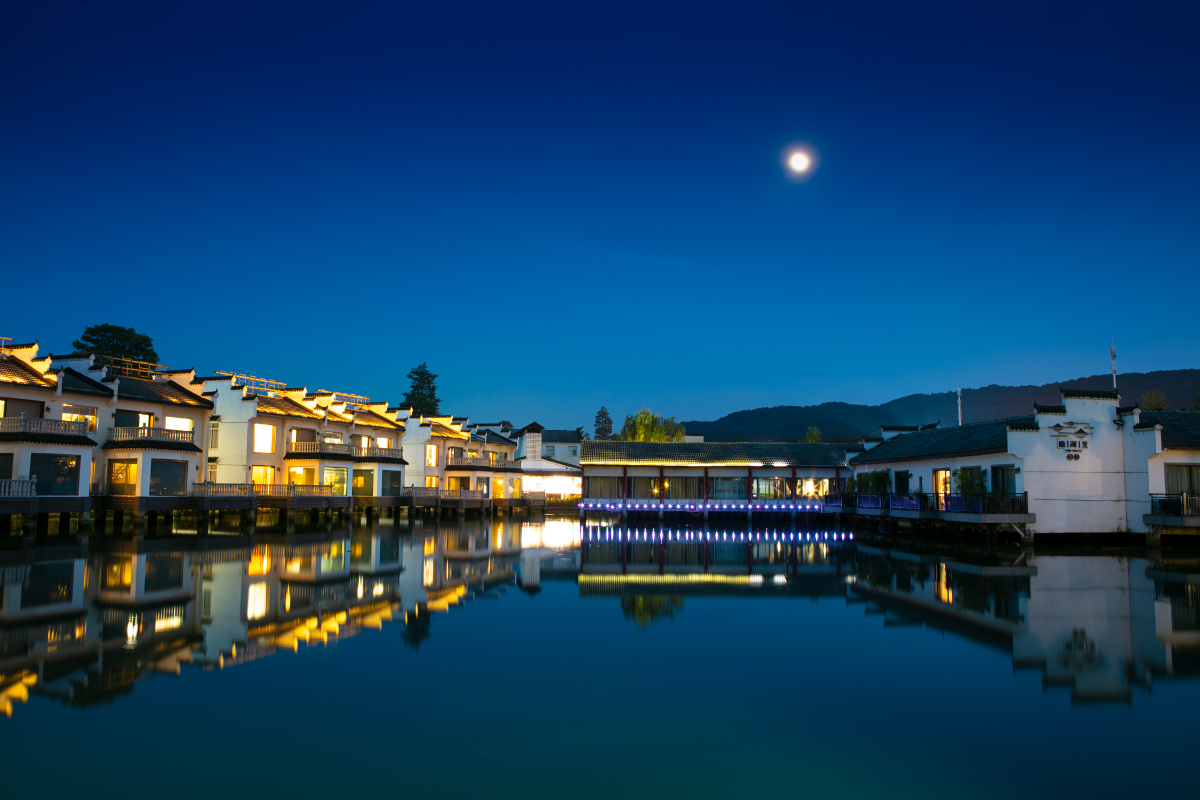 夜景武汉东湖村隐湖里民宿