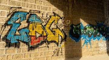 20032