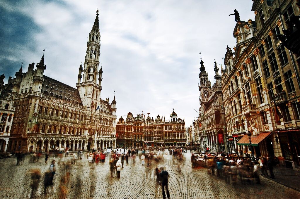 布鲁塞尔,the grand place<br />
布鲁塞尔大广场很小