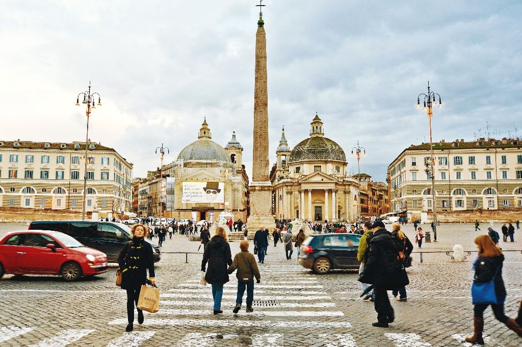 人民广场, 元素土<br />
Piazza del Popolo人民广场<br />
Chigi Chaple里的habakku and angel就是土之元素(天使与魔鬼)