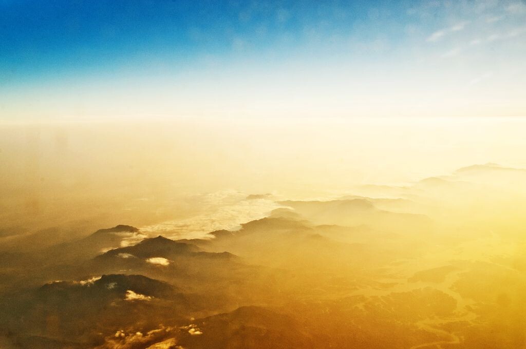 夕阳下的群山<br />