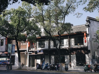 184065