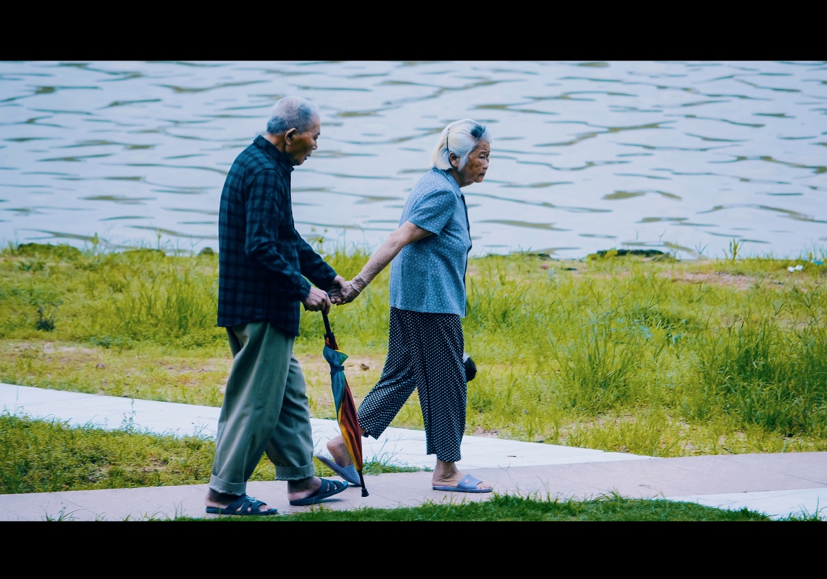 《执子之手,与子偕老》想带你去看晴空万里,想大