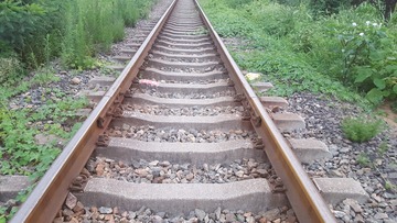 1093