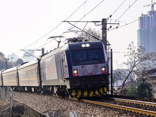 57325