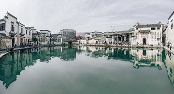 366152
