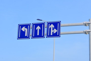 1683647