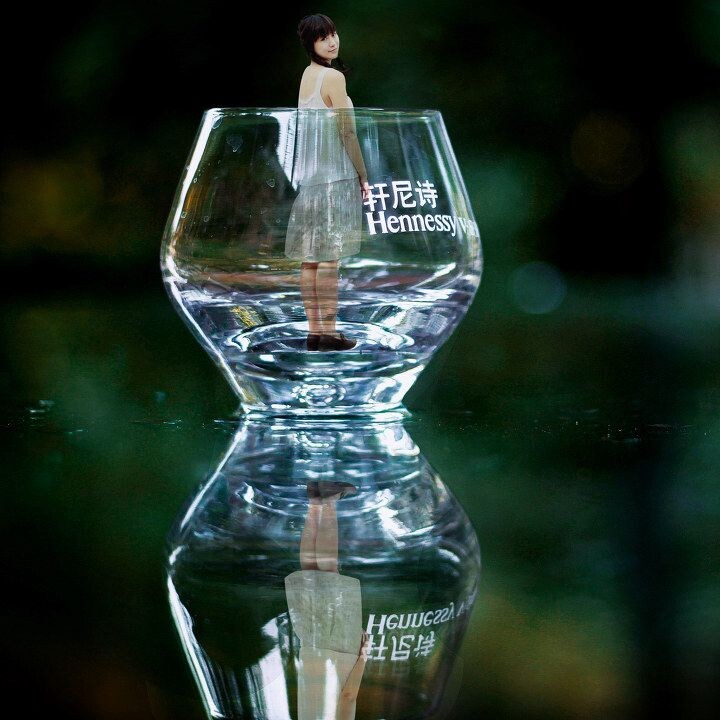 Rose in Glass<br />
Pretty rose lost it's love <br />
Frozen and frozen in the glass<br />
U pick her up<br />
U pick her up<br />
Dye her into red with ur love