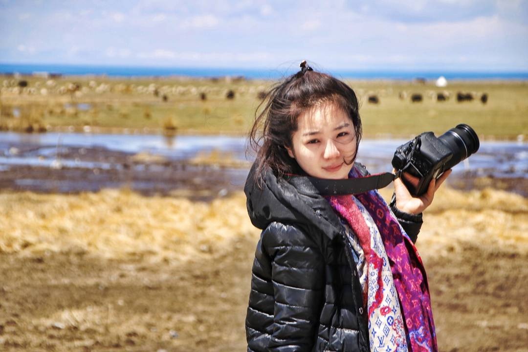 青海湖畔的美女!