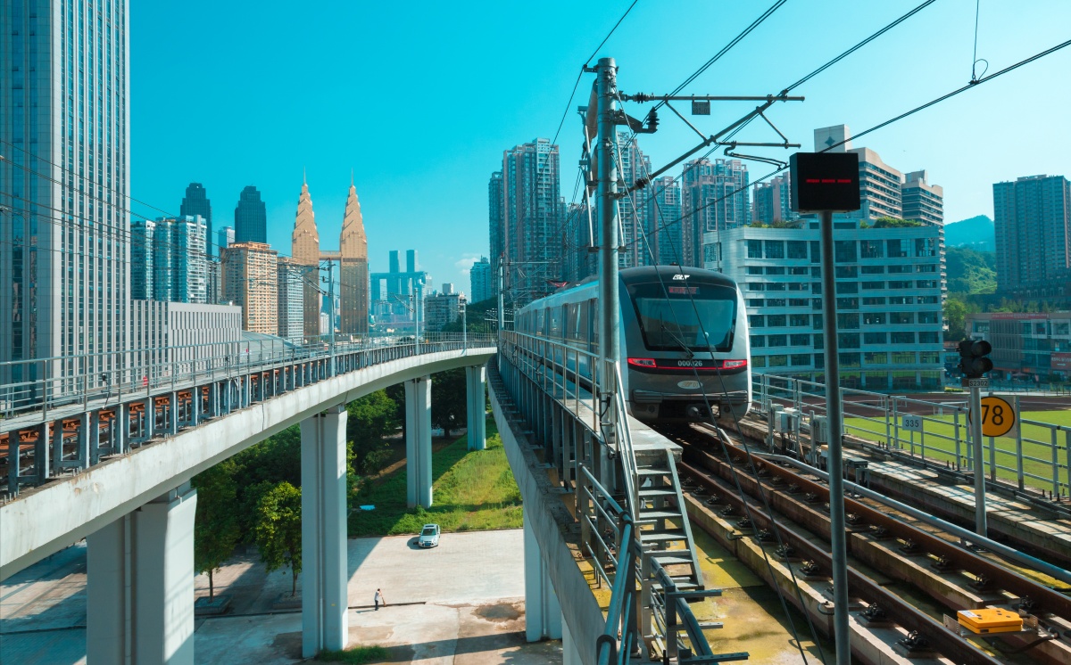 我们的城市交通桥梁与地铁是表现城市建设的窗口