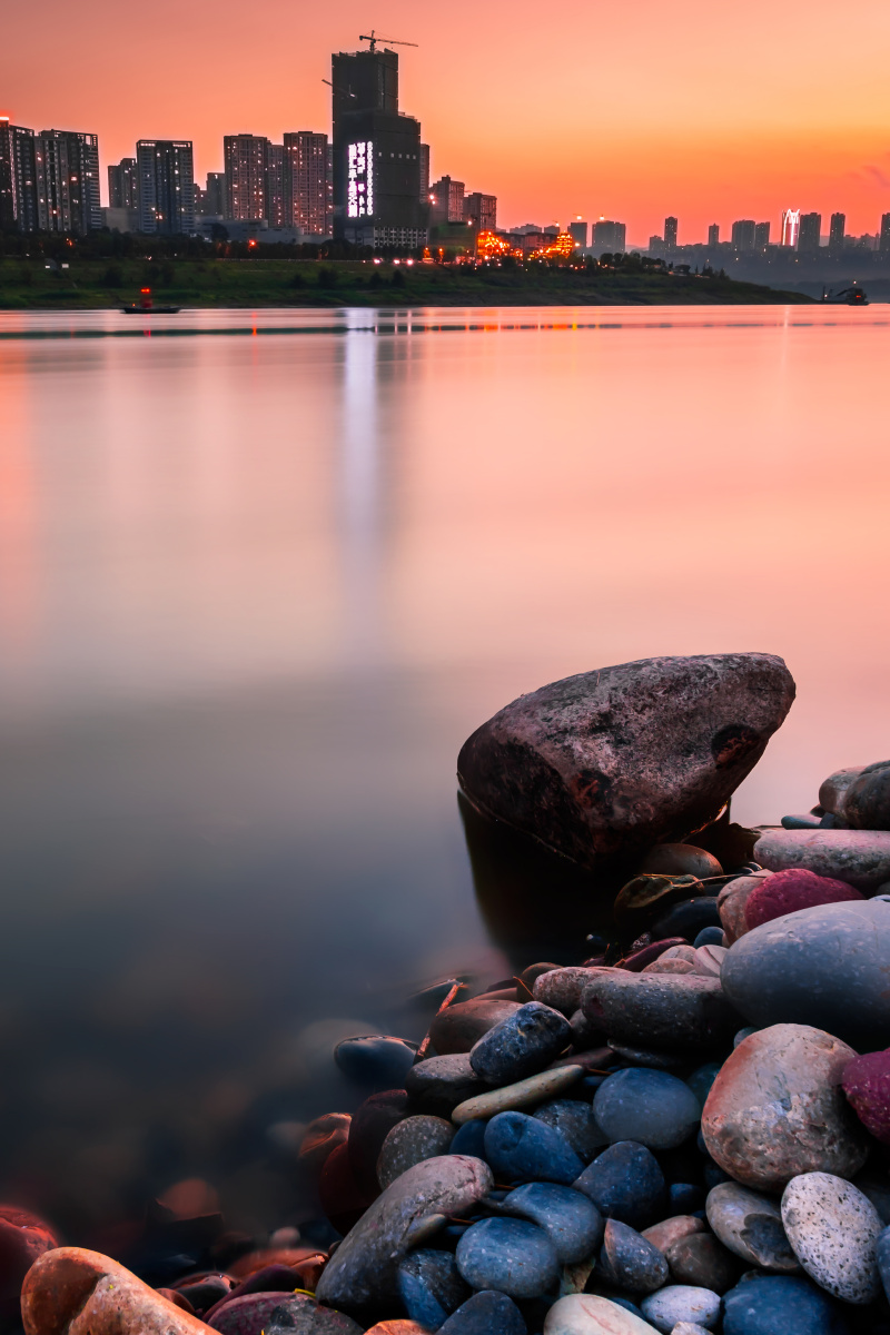 拍摄于江岸线上的融汇半岛