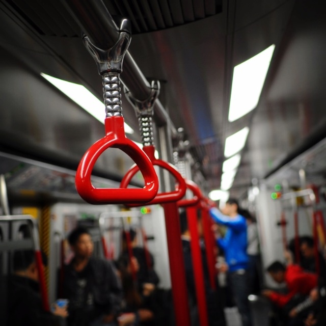 陌生人 br /> 香港地铁里的把手,回上海才发现这里的都是难看到死的