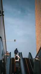 558563