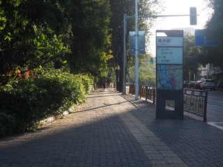 905579