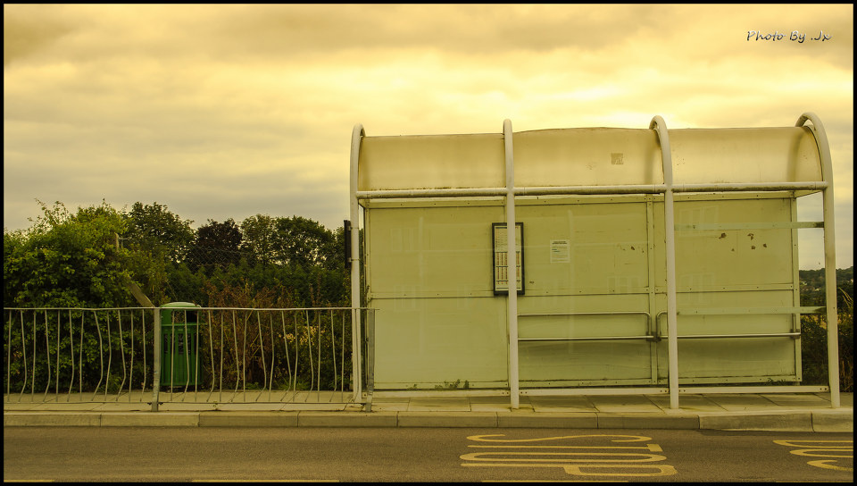 车站 br /> 空荡的车站,等的来车,等不来人