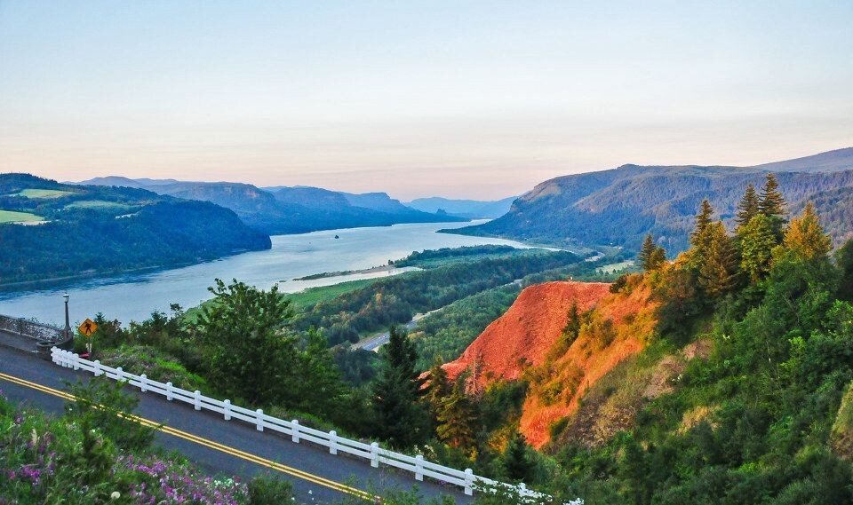 静静的哥伦比亚河<br />
Columbia River Gorge, Oregon